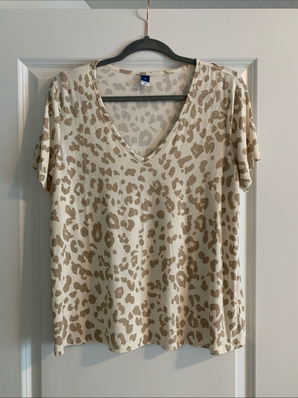 Old Navy Beige Leopard V-Neck Short Sleeve Luxe Tee